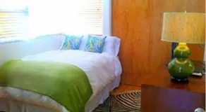 Celebrity Streamline Modern Three-bedroom House - Image 3