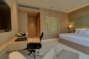 The Solitaire Hotel - Image 2