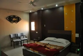 Party Inn - Image 4