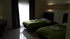 Jhoanie Hotel - Image 5