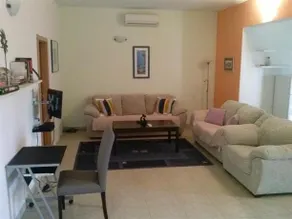 Holiday Home with free parking by the beach - Image 3