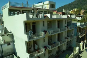 OYO 5936 Hotel Hermitage - Image 3