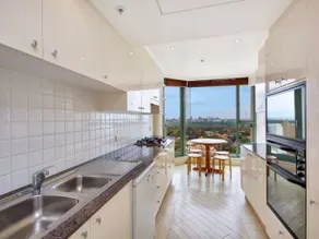 Apartment in the Heart of Chatswood - Image 5