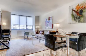 Global Luxury Suites at Windsor Court - Image 4
