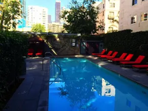Spacious Suites Walk to L A Live - Image 2