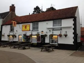 Red Lion - Image 2