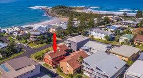 Doncaster - Yamba Main beach and sea pool - Image 2
