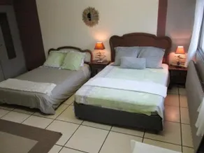 Chez Naomi - Image 3
