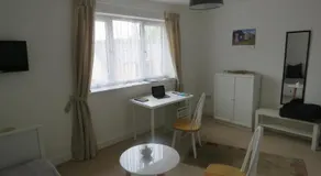 Pleasant spacious room - Image 5