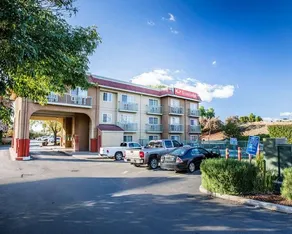 Econo Lodge - Image 2