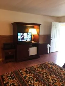 Hampton Motor Inn - Image 3