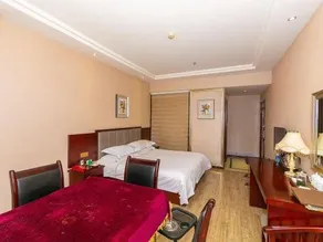Peninsula Holiday Hotel - Image 5
