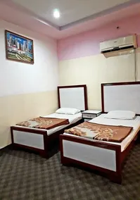 Gulberg View Hotel Main Market - Image 3