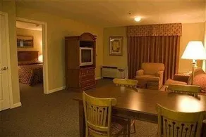 Patriot Suites Hotel - Image 4