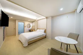 J Motel - Image 2