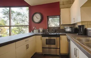VE Contemporary Classic 2 Br Townhouse by RedAwning - Image 2