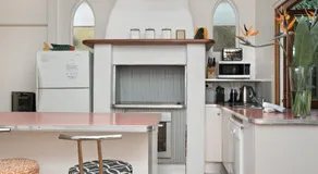 A SWEET ESCAPE - Byron Surf Cottage - walk to Byron - Image 3