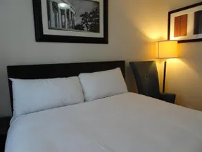 COZY - Free Designated Parking - 2bdrm - Image 5