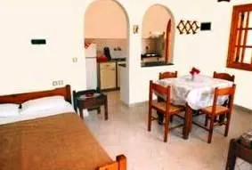 Zorbas Studios & Apartments - Image 2