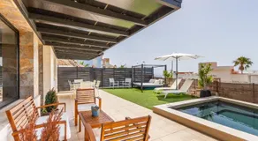 Casa con barbacoa, jardín y terraza - Image 2