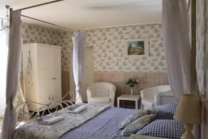 Fleur de Lys - Image 4