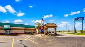 Rock Island Inn & Suites Marshalltown - Image 2
