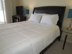 Studio Apartment Near Financial District - Image 5