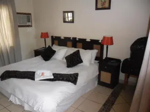 Beverly Hills Guest Lodge - Image 3