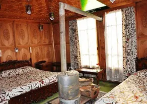Royal Group of Deluxe Houseboats - Image 5