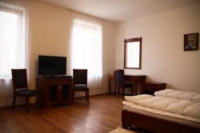 Babos Tanya Es Lakotanya - Image 4