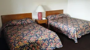 Economy Inn - Image 4