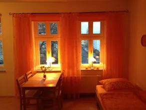 Moderne-Ferienwohnung-in-ruhiger-zentraler-Lage-am-Park - Image 5