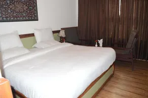 Standard Hotel and Resturant - Image 5