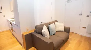 Stylish and Clean 1 Bed Apartment Maidenhead Town center - Image 5