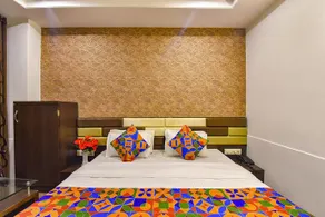 Hotel Silver Plaza by OYO Rooms - Image 2