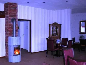 Hotel Hinter den Spiegeln - Image 2