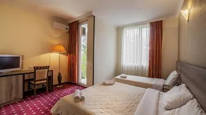 Hotel Orange - Image 4