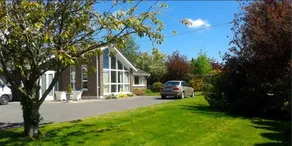Riverside House Bed & Breakfast - Image 1