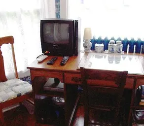 Old Victorian Farmhouse Bed & Breakfast - Image 5