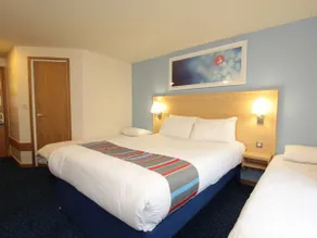 Travelodge Portsmouth - Image 5