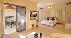 Paradise In The Heights - Image 3