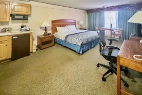 Days Inn & Suites Rhinelander - Image 2