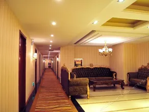 Sanfu Fashion Theme Hotel - Image 3