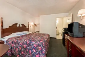 SUNSET INN NORTHLAKE - Image 5