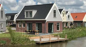 Luxurious Water Villa - Image 5