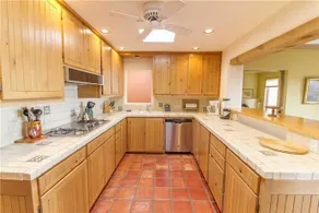 Mitchell's East Side, 3 Bedrooms, Sleeps 6, Deck, Views, WiFi, Grill - Image 2