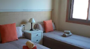 Piso de 3 Dormitorios en Noalla (Sanxenxo) - Image 3