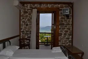 Filanthi Rooms - Image 2