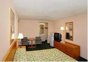Knights Inn Elyria - Image 4