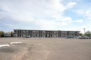 Lazy 8 Motel - Image 5